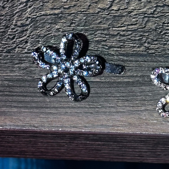 Swarovski crystal Hand Made magnetic Flower Barrette hair clips. 0.75 inches. - Picture 3 of 12